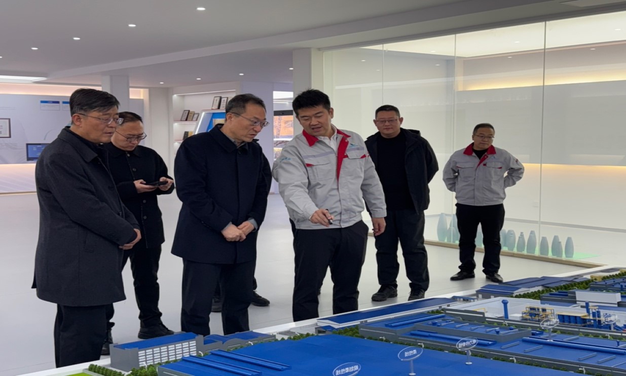 臨汾經(jīng)濟(jì)開發(fā)區(qū)黨工委書記、管委會主任白建成一行深入華翔圣德曼新能源汽車零部件產(chǎn)業(yè)園調(diào)研